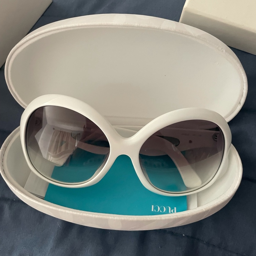 New Pucci shades never worn except on the pic to model.
